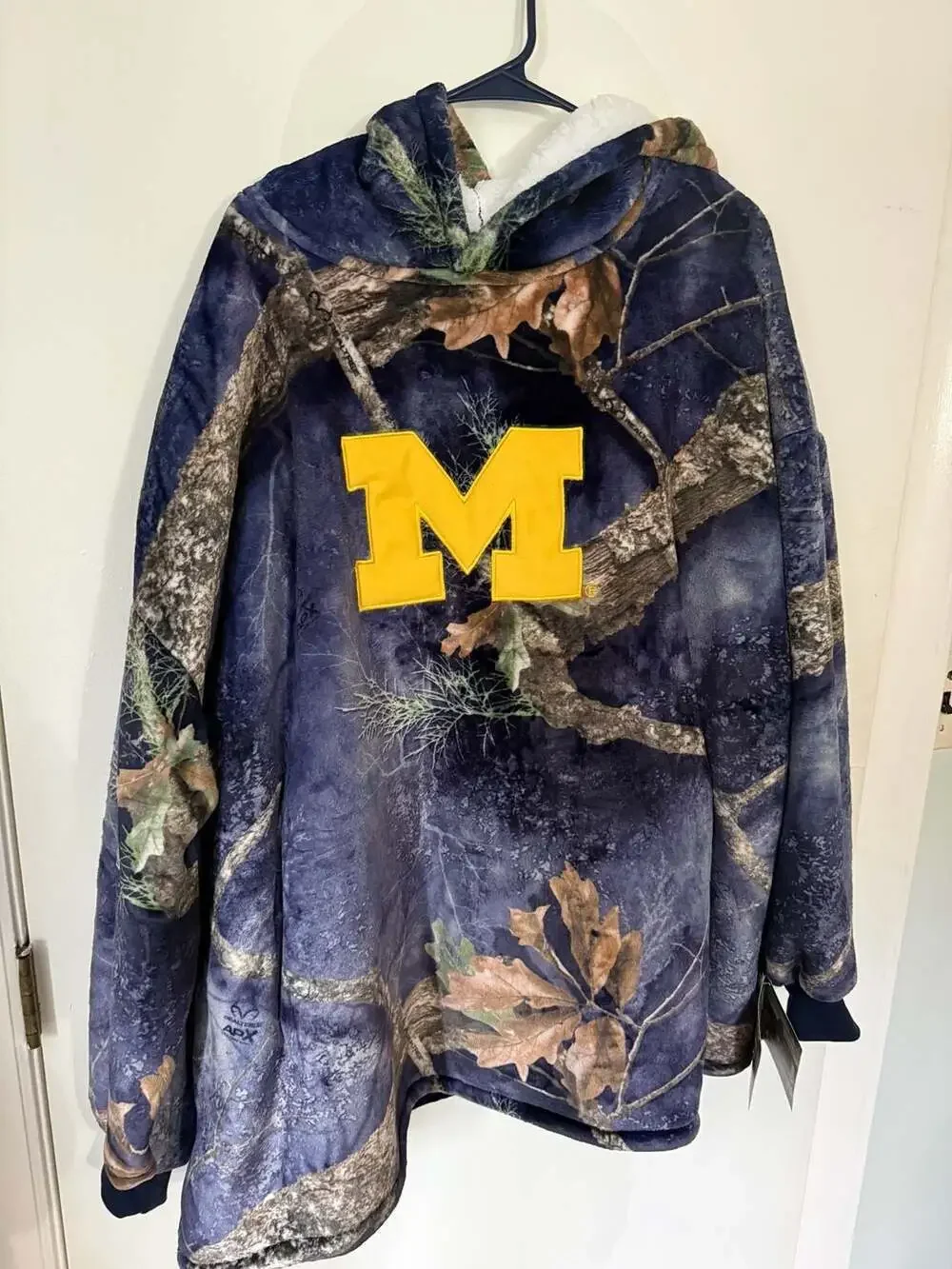 Michigan Wolverines The Hoodler Realtree APX Silk Touch Hooded Sherpa